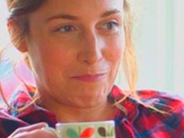 Lunchtime – the biscuit big break? Paterson’s is sponsoring STV’s Loose Women. Advert indents feature a busy mum relaxing with tea and shortbread.