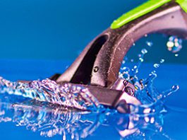 Men fall in love with the mirror – Male grooming Men spend as much cash and more time on grooming than women and many now own hair dryers and hair straighteners according to surveys carried out for online grooming products and services sites.