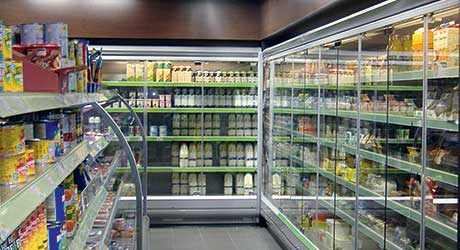 Many retailers choose single-glazed frameless doors which give excellent visibility and are easier to stock and merchandise. But they do require that a store has air conditioning. Shops that don’t have air conditioning will have to use double-glazed doors to avoid problems with condensation.