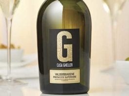 Prosecco fizzing Prosecco