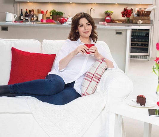 Nigella curls up