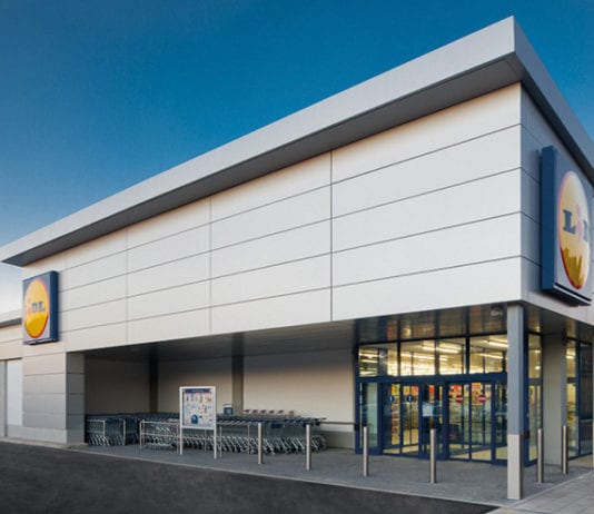 Discounters glitter at Christmas