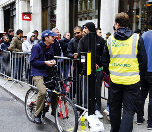 A sluggish autumn performance Black Friday queues