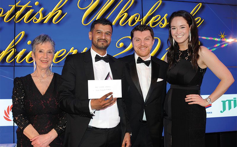 Stephen Watt, UK off-trade sales director at Whyte & Mackay, presents Best Licensed Operation to Asim Sarwar, managing director of United Wholesale (Scotland), with Kate Salmon, left, executive director, Scottish Wholesale Association and host Jennifer Reoch of STV.