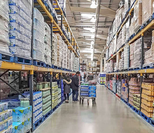 Split picture for wholesalers Wholesale warehouse