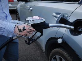 Handy cover at the pump