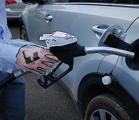 Handy cover at the pump