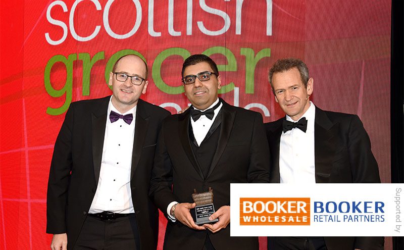 Booker retail development controller Derek Ralton and Alexander Armstrong present the Independent Retailer of the Year award to Faraz Iqbal, Premier Linktown Local, Kirkcaldy.