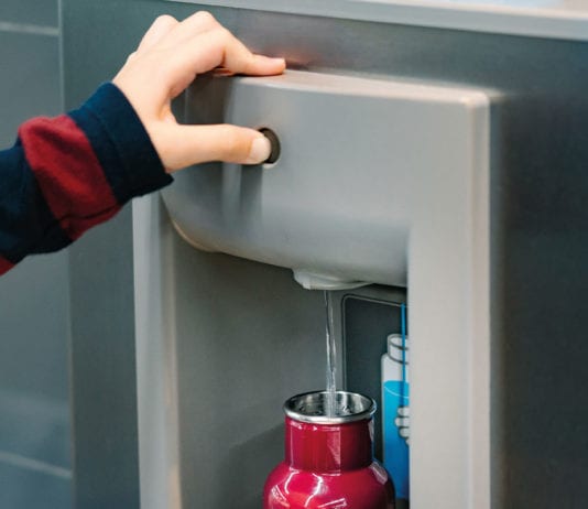 Water guide for c-stores water bottle refill