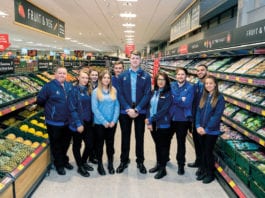 Aldi offers a pay rise StaffMembersInSupermarket