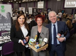 Matchmaking in the north 3 people, box of beer at expo