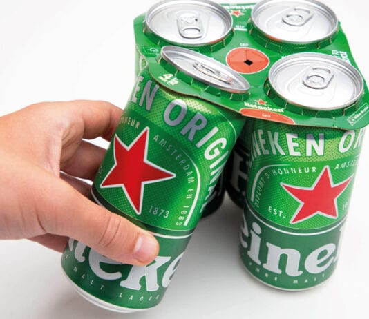 Multipack plastic in the bin Heineken green grip