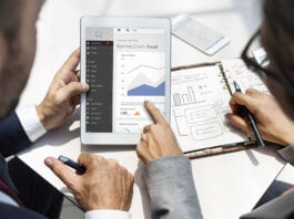 Digital push from Unitas Woman and man looking at a graph on an tablet computer