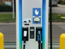 Hygiene at the charging point Griphero mounted handwash dispenser
