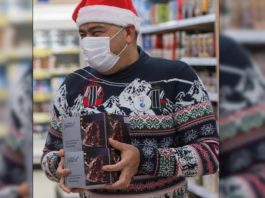 Thousands of festive temp roles Tesco staff in festive uniform