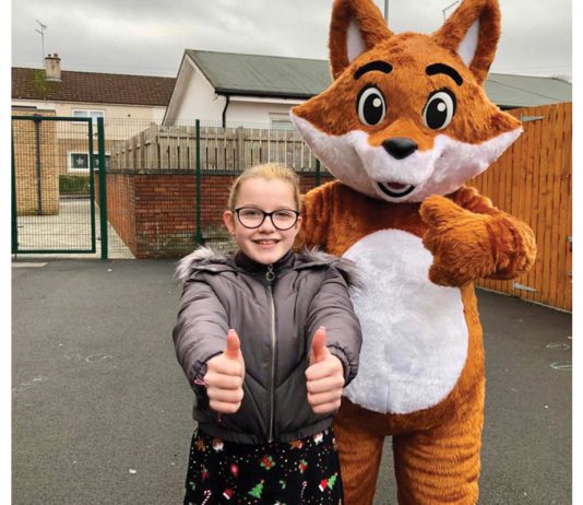 Mascots meet their makers Thumbs up: Peyton and Cuthbert.