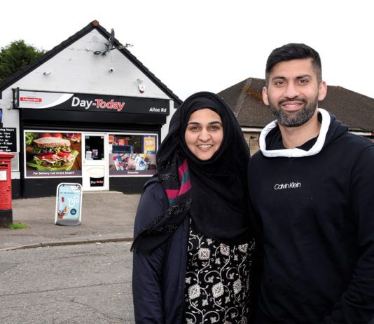 Awards Profile – Community Retailer of the Year Asiyah and Jawad Javed Day-Today Stenhousemuir