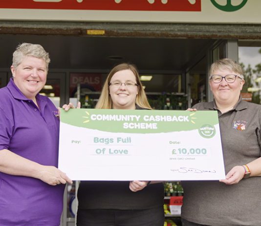 Spar donates £10k to Dunbartonshire group