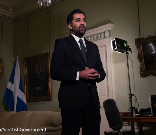 Industry urges economy focus after FM resigns