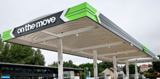 EG On the Move forecourt site in Nitshill with a Co-op store on site.