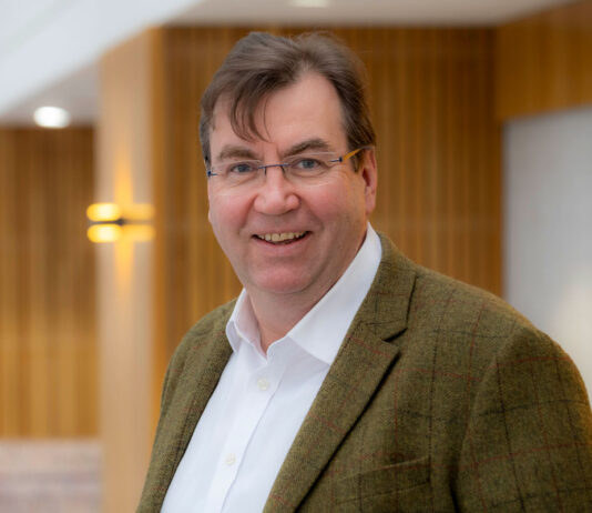 Jonathan Kemp joins Radnor Hills board Former AG Barr commercial director Jonathan Kemp is joining the board of Welsh soft drinks firm Radnor Hills.