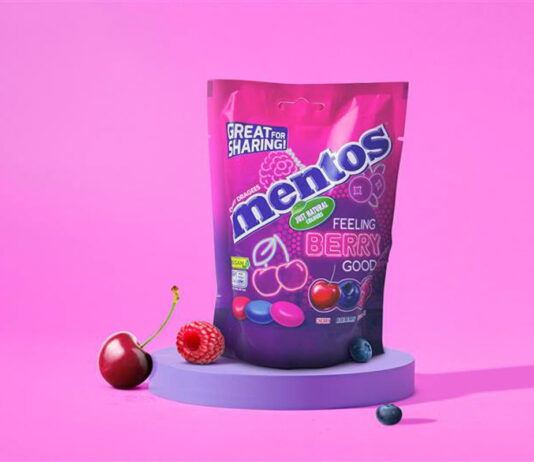 Mentos bursts open the sharing occasion with new Berry sweets A pack of Mentos Feeling Berry Good sits on a purple coloured podium with pink walls around it. A raspberry also sits on a podium, with a cherry leaning on it and a berry rolling in front of it.