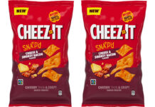 Pack shots of Cheez-It Cheese & Smokey Bacon flavour.