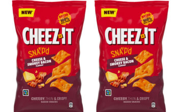 Pack shots of Cheez-It Cheese & Smokey Bacon flavour.