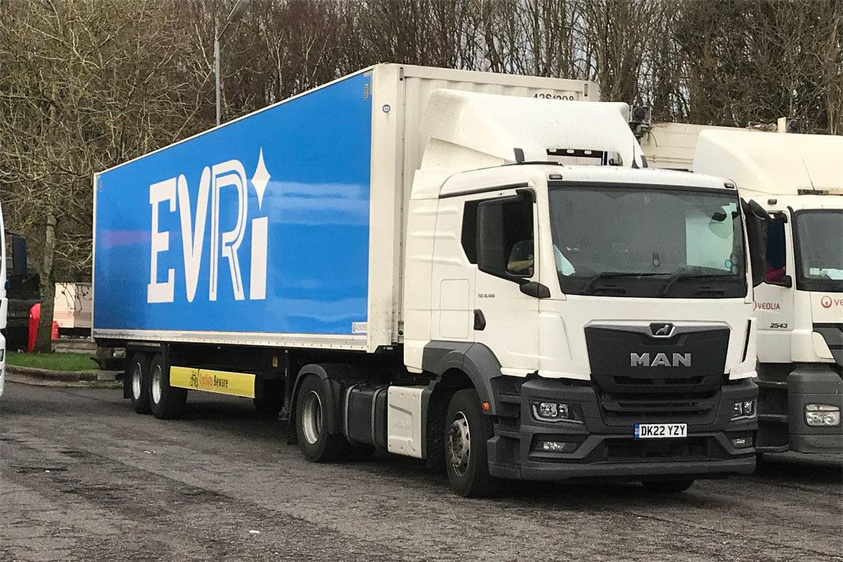 Image of an Evri branded lorry parked.