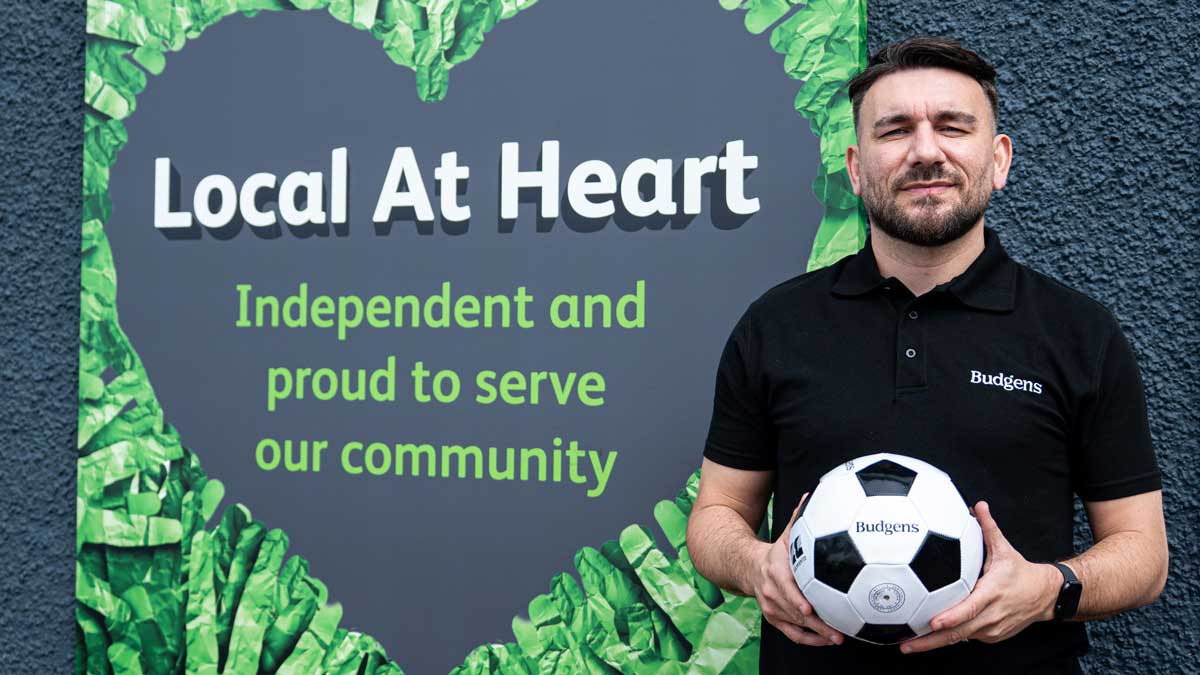 Former Scotland player Robert Snodgrass has visited Booker symbol stores in Glasgow to encourage football fans to buy their match-day essentials from their local convenience retailer.