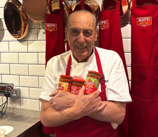 Celebrity chef Gennaro Contaldo fronts Mutti campaign Celebrity Italian chef Gennaro Contaldo – a familiar face on UK TV cookery programmes – is to launch a Mutti Pasta Sauces tour to major British cities.