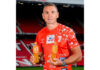 Boost announces sponsorship of Sinfield’s 7-in-7 fundraiser Sir Kevin Sinfield stands holding bottles of Boost Sport drinks while standing in Old Trafford stadium.