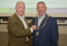 New president for Scottish Wholesale Association Outgoing president Tom Slaven hands over the chain of office to new president Jon Mack.